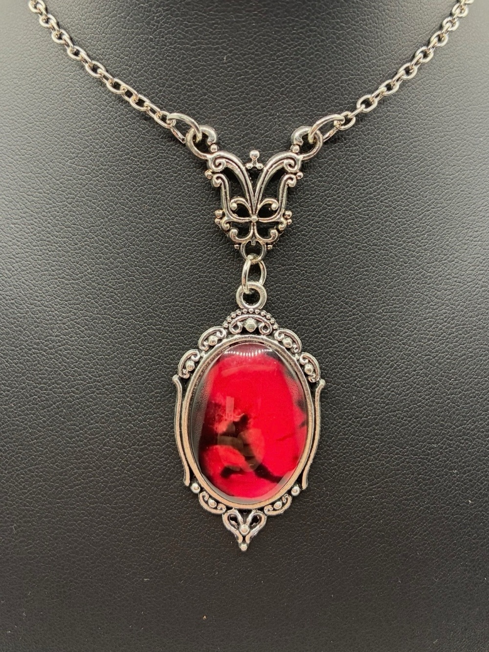 Vintage-Inspired Red Glass Pendant Necklace - Women's Jewelry